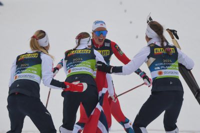 Tiril Udnes Weng, Ingvild Flugstad Østberg and 2 more