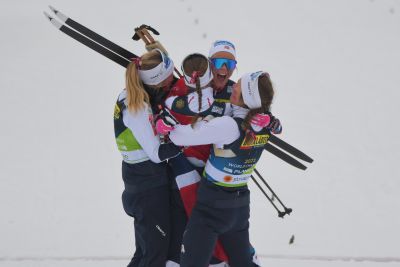 Tiril Udnes Weng, Ingvild Flugstad Østberg and 2 more