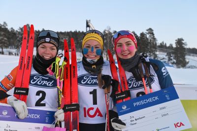 Johanna Hagström, Moa Hansson and 1 more